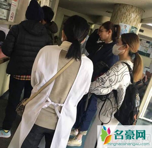戚薇日本受伤 微博晒半张脸报平安