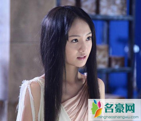 郑爽又接新戏《百花错》 看看郑爽最近拍了哪些剧