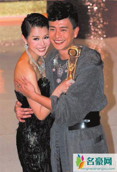 胡杏儿近照美丽时尚 整牙真的是堪比整容