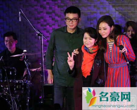 张靓颖冯轲大婚在即 张靓颖妈妈未受邀