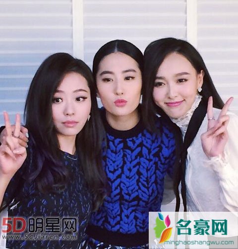 冯轲张靓颖伴娘团名单曝光 妈妈称户口本在自己手中