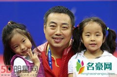 刘国梁做客直播间谈国乒队队员 马龙张继科都垫了