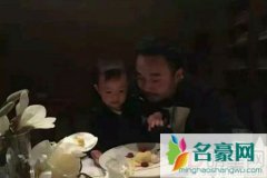汪涵带儿子外出吃饭 父子俩温馨互动
