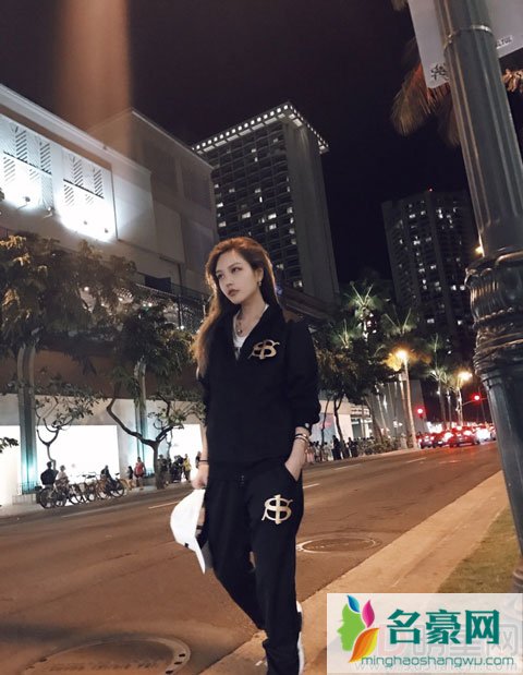 罗志祥与女友周扬青带家长游夏威夷 疑似完成终身大事