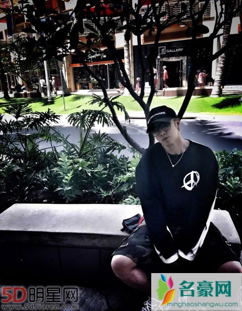 罗志祥与女友周扬青带家长游夏威夷 疑似完成终身大事