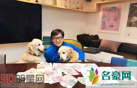 好友为成龙设宴庆祝得小金人 避谈吴绮莉母女