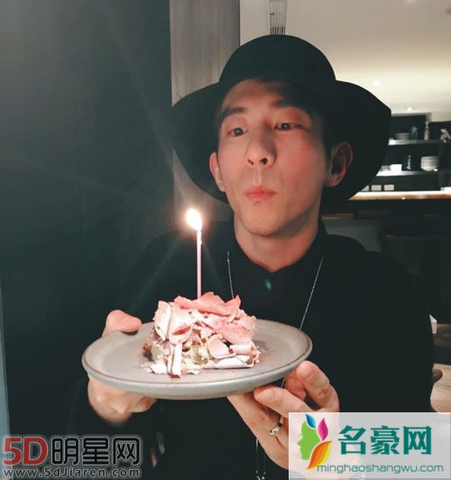 修杰楷生日晒照 贾静雯送盆栽寓意深