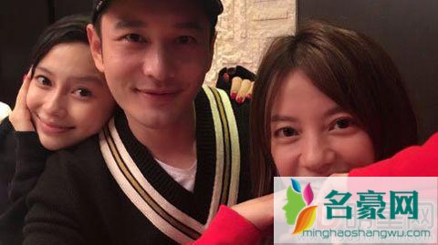 Angelababy生日宴会赵薇出席 宴会中杨颖赵薇合影互表爱意