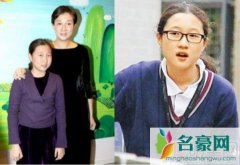 成龙与汤镇业私生子待遇不同 网友责怪成龙不认女