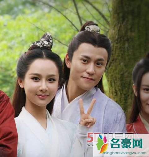 杨紫和秦俊杰恋爱曝光 回复秦俊杰祝福你懂的