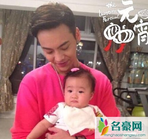 陈伟霆演唱会肌肉 陈伟霆带小孩子照片