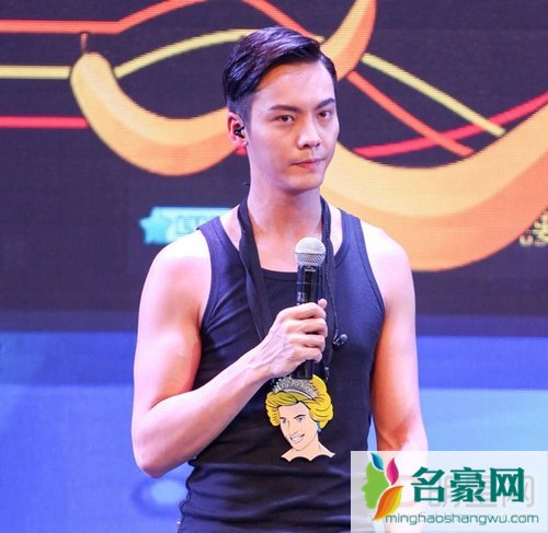 陈伟霆演唱会肌肉 陈伟霆带小孩子照片