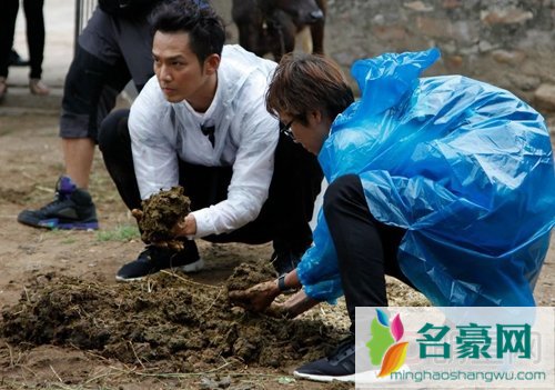 钟汉良耳朵上的痣 钟汉良捏牛粪