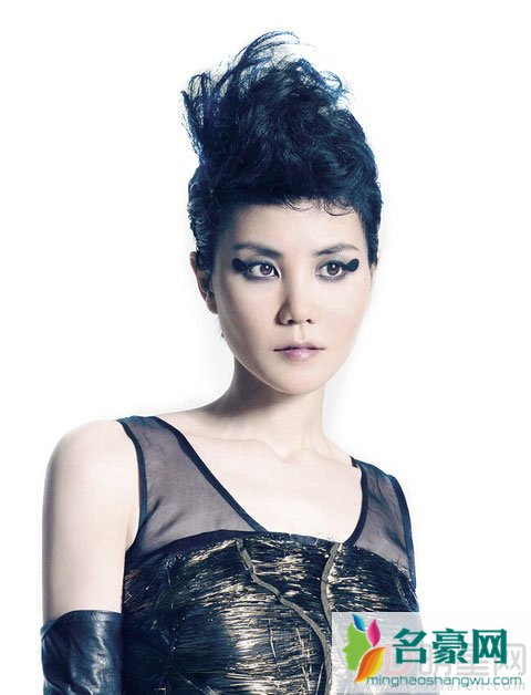 王菲戴戒指疑似已婚 王菲与谢霆锋感情现状