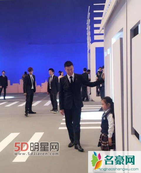 罗志祥和女友要公开了 喜欢她的不做作