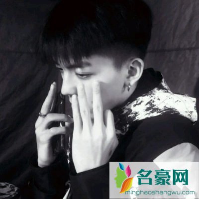 情侣之间该不该看对方手机