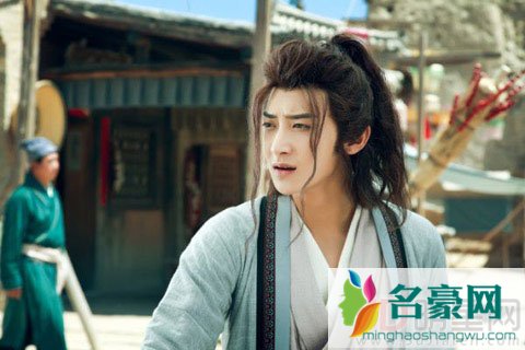 黄子韬挑战至尊宝角色 造型杀马特胸毛抢镜
