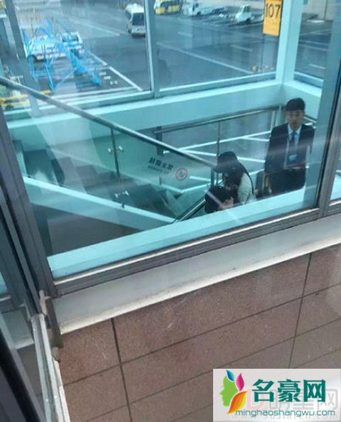 李晨范冰冰甜蜜现身烟台 疑似好事将近回家领证