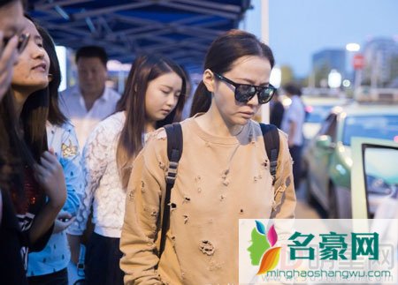 张靓颖冯轲大婚在即 张靓颖妈妈发长文反对
