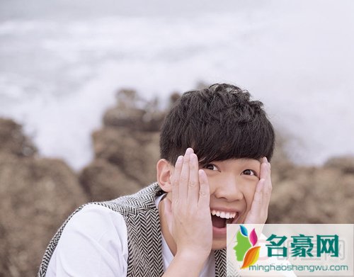 白举纲穿内裤滑滑板 白举纲穿内裤出镜