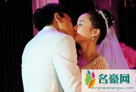 李小璐贾乃亮接吻照 李小璐贾乃亮结婚证