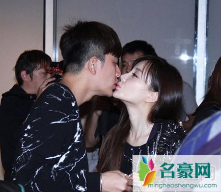 李小璐贾乃亮接吻照 李小璐贾乃亮结婚证