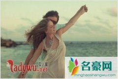 三个地方看男生喜欢你，男生喜欢你有什么表现