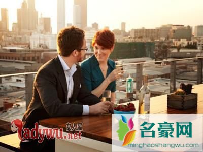 恋爱中女生该不该主动