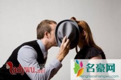两个人谈恋爱没话说怎么办，三招增进彼此的感情
