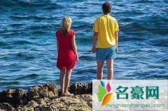 男人对女人缺乏安全感有什么表现，这几个表现需要