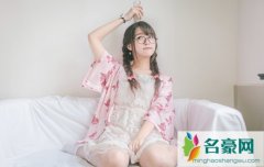 分手男人放不下的表现，这几种表现说明他还没放下