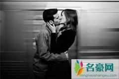 如何让女人接受自己，教你如何获取女人的真心