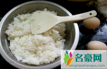 大年初一是吃剩饭剩菜么20222