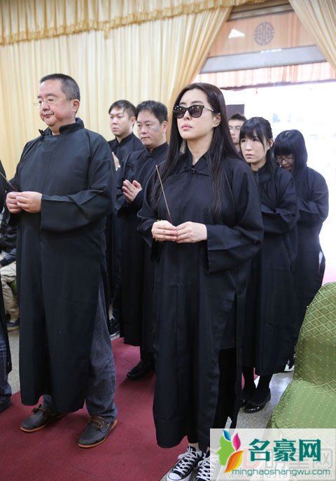 王祖贤疑似男友是加拿大人 王祖贤潜心修佛退出演艺圈