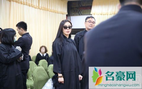 王祖贤疑似男友是加拿大人 王祖贤潜心修佛退出演艺圈