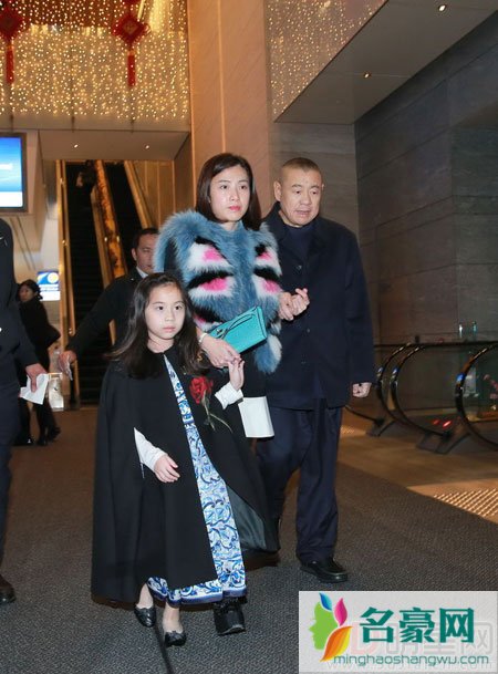 刘銮雄疑将举办婚礼 甘比开心晒婚鞋预告