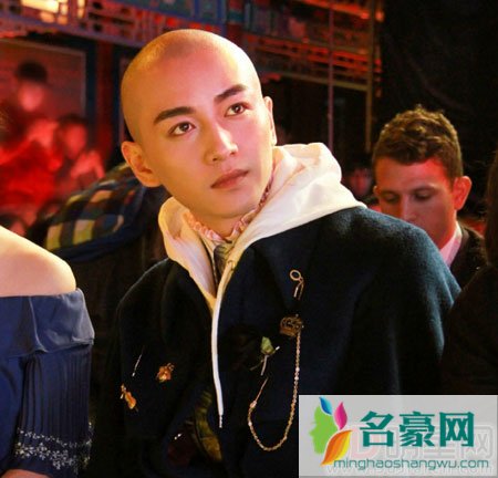 陈晓光头故宫走秀 颜值逆天
