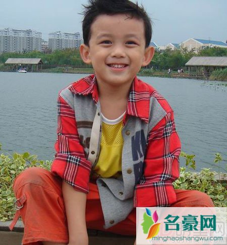少年吴磊的成长 成熟中略带幼稚的中二病