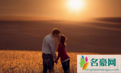 女生口臭男生还会继续亲吗 你会因为对方口臭而没