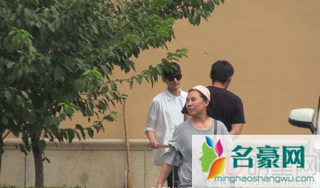 张翰娜扎感情升级 张翰带全家探班娜扎