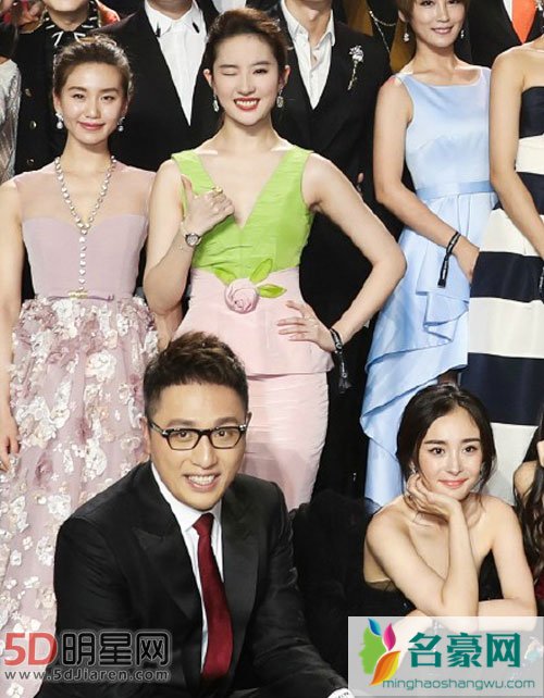 芭莎慈善夜刘亦菲杨幂刘诗诗同框 三人均曾出演仙剑