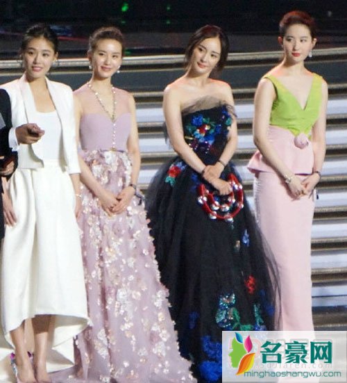 芭莎慈善夜刘亦菲杨幂刘诗诗同框 三人均曾出演仙剑