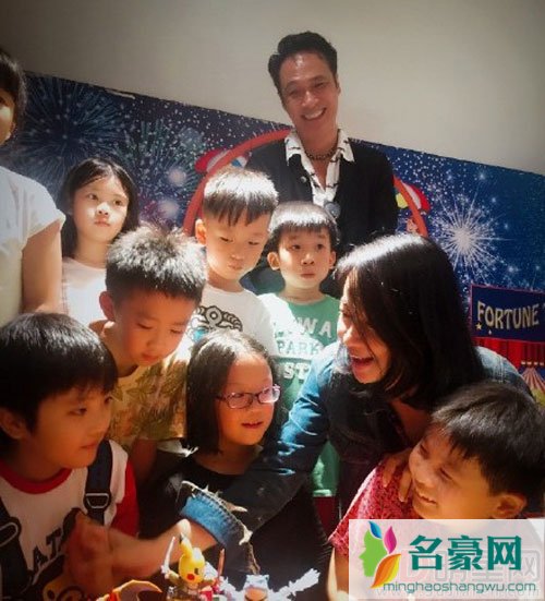 吴镇宇儿子费曼庆8岁生日 妈妈罕见出镜