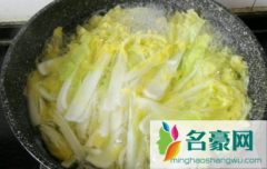 水煮白菜减肥法怎么煮 吃白菜减肥的好处