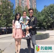 贾乃亮女儿甜馨开学 一家三口同框晒幸福