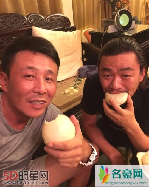 王宝强更博晒照 王楠老公郭斌发文谈宝强