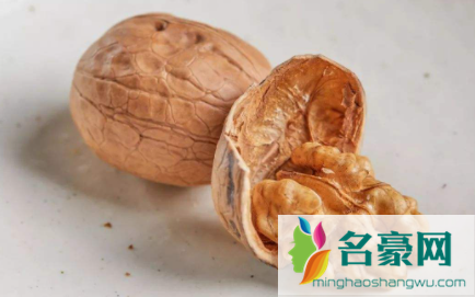 剥核桃皮手黑怎么洗干净2
