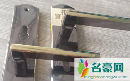 门锁把手不回弹怎么办3