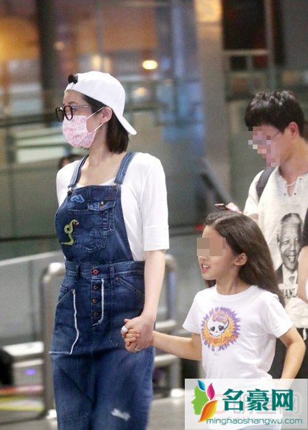 许晴带孩子出行 否认是自己的孩子