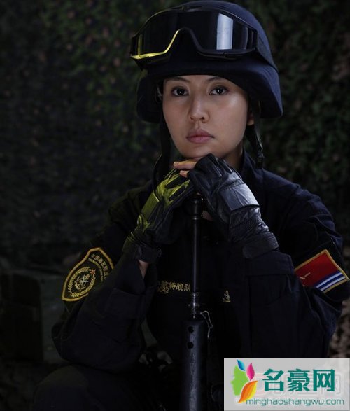 火蓝刀锋乌云凸点 火蓝刀锋乌云胸围多少